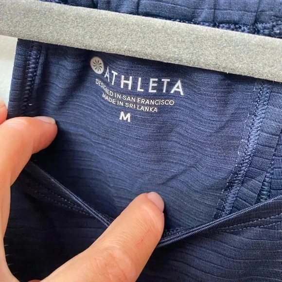 Athleta navy blue medium ribbed swingy workout top tulip back handkerchief hem - Picture 3 of 7